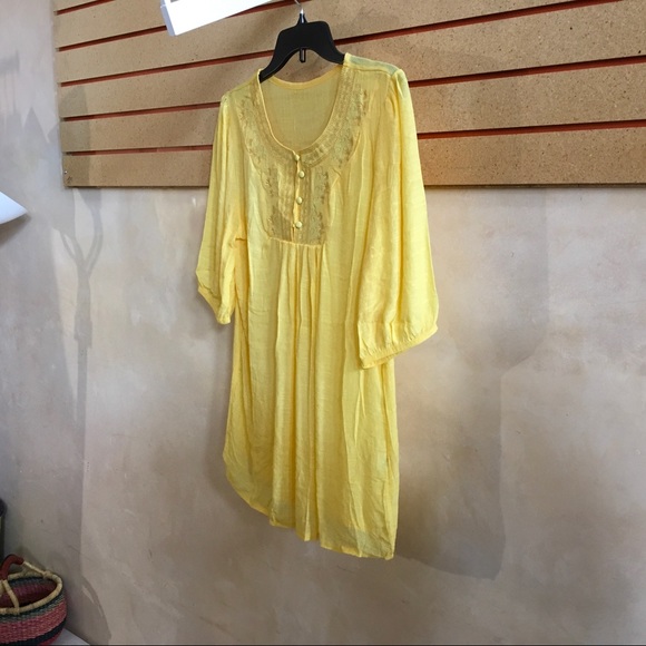 Women Yellow light weight top - Picture 3 of 4